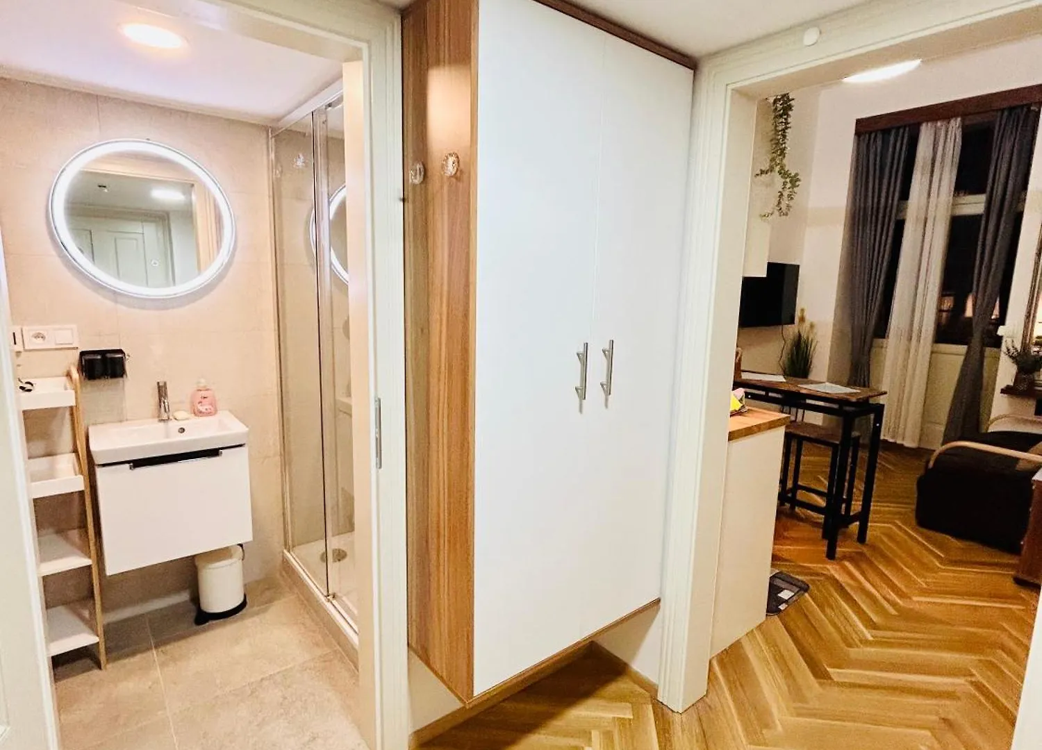 Cozy Design Homestay With Terrace Prága Apartman